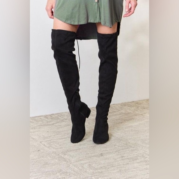 Over the knee boots - Picture 2 of 5